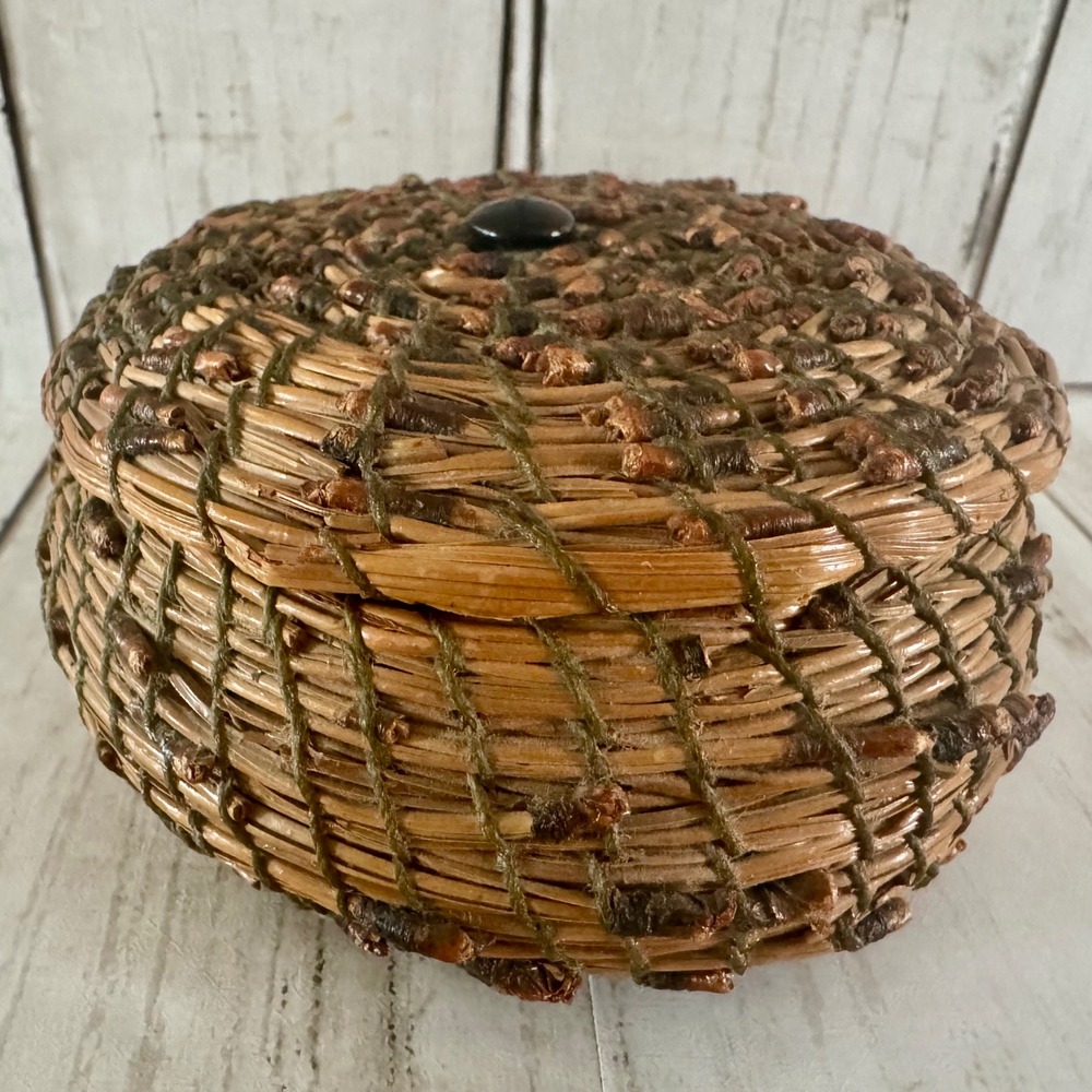 Vintage Hand Woven Pine Needle Basket Round Trinket Box with Lid Stone Finial 5"